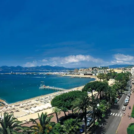Well Located Flat For 4 In The Heart Of Cannes