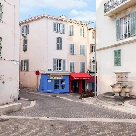 Well Located Flat For 4 In The Heart Of *