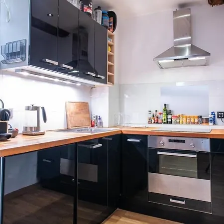 Apartamento Well Located Flat For 4 In The Heart Of
