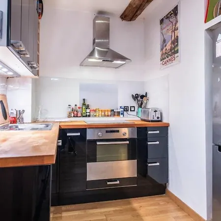 Apartamento Well Located Flat For 4 In The Heart Of *